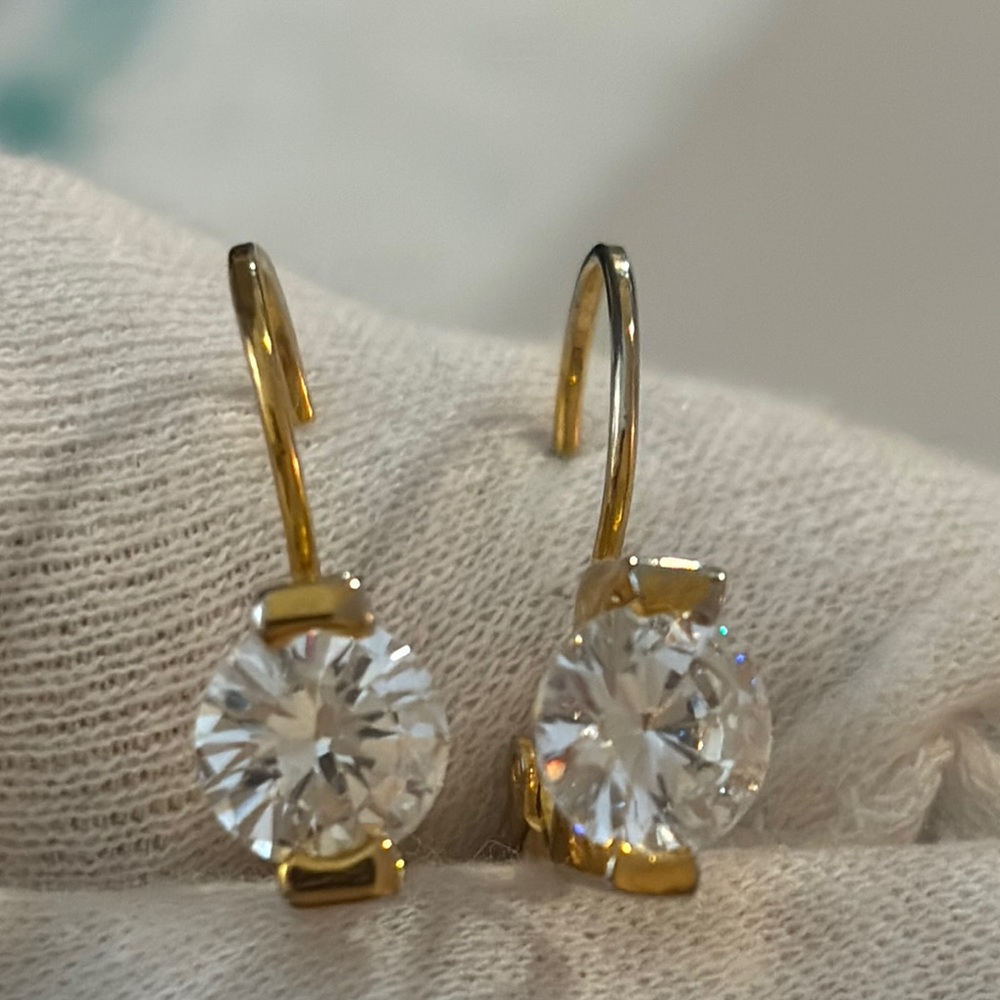 Gorgeous vintage gold plated earring with zirconia stones